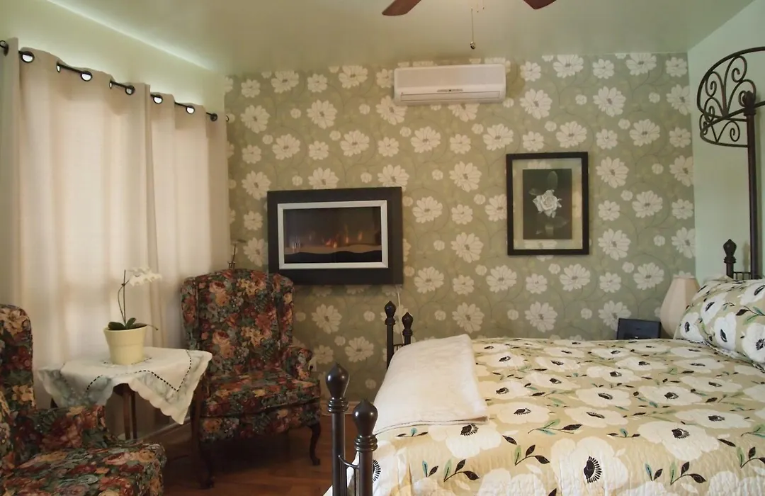 Our Valley View Bed & Breakfast-1